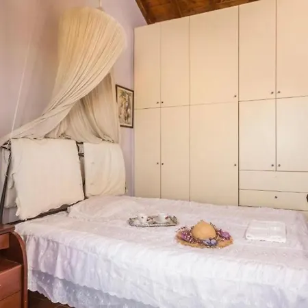 Makis Sea-view Apartment-corfu Port Apartament